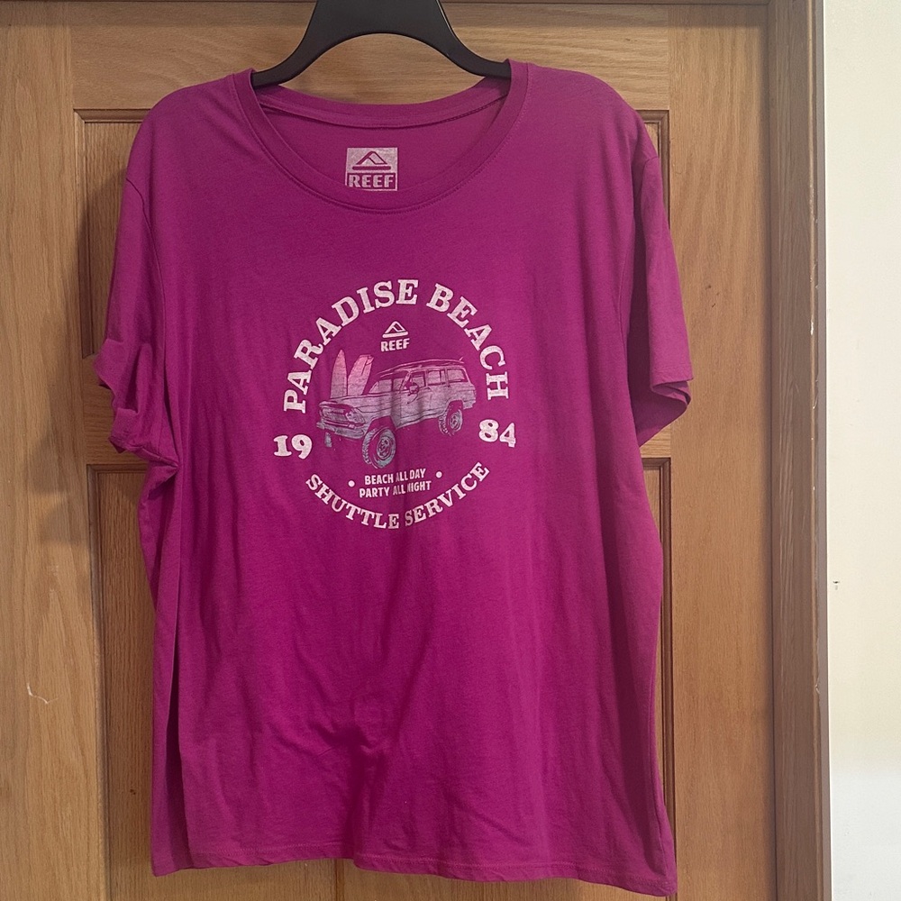Reef Fuchsia Paradise Beach Shuttle Tee